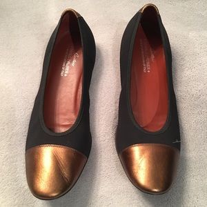 Donald Pliner size 8 flats